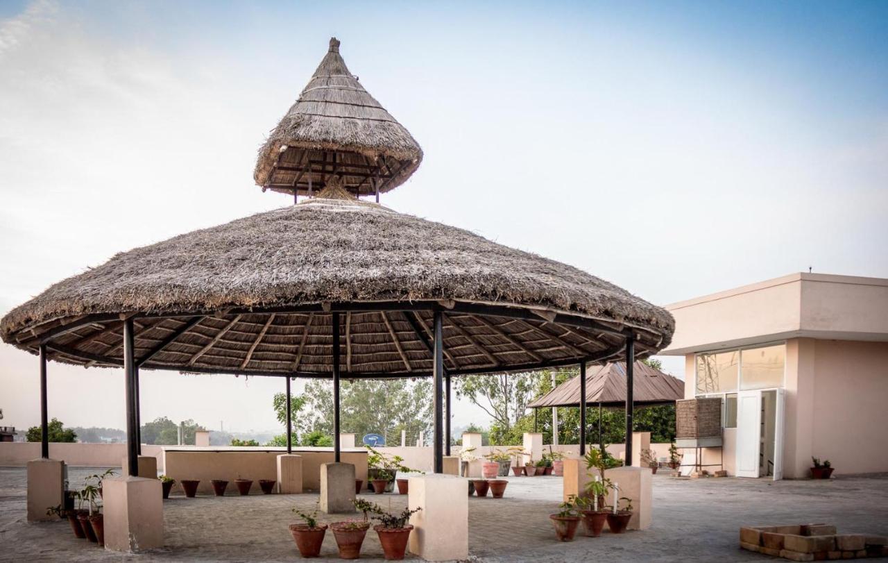 The Baghban Hotel & Resort, Baddi ภายนอก รูปภาพ