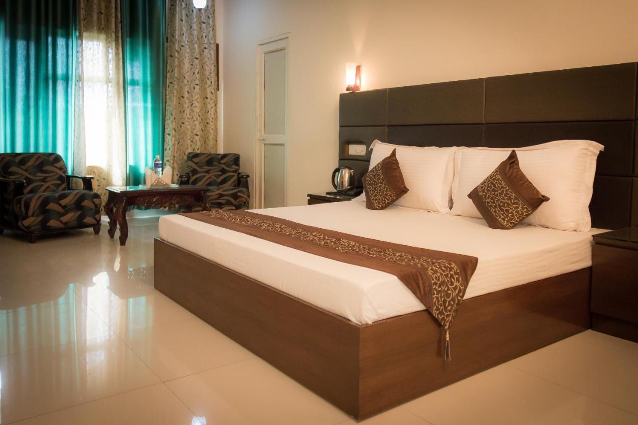 The Baghban Hotel & Resort, Baddi ภายนอก รูปภาพ